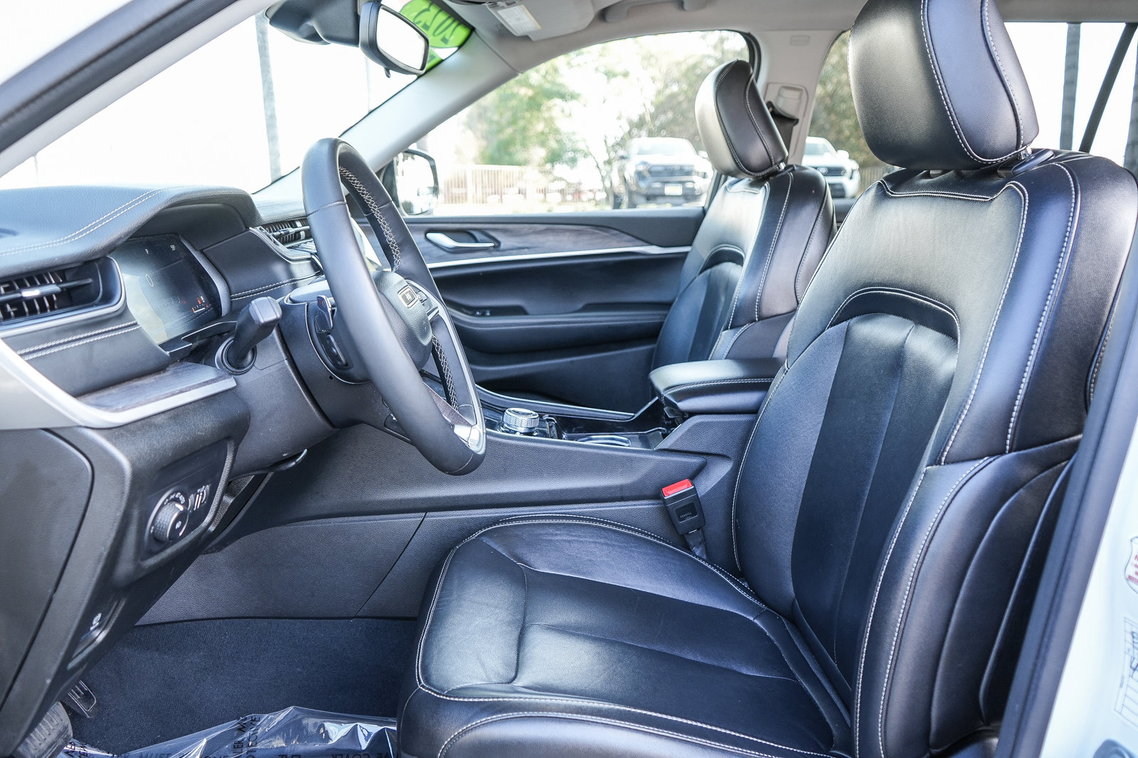 Used 2023 Jeep Grand Cherokee L Limited image 17