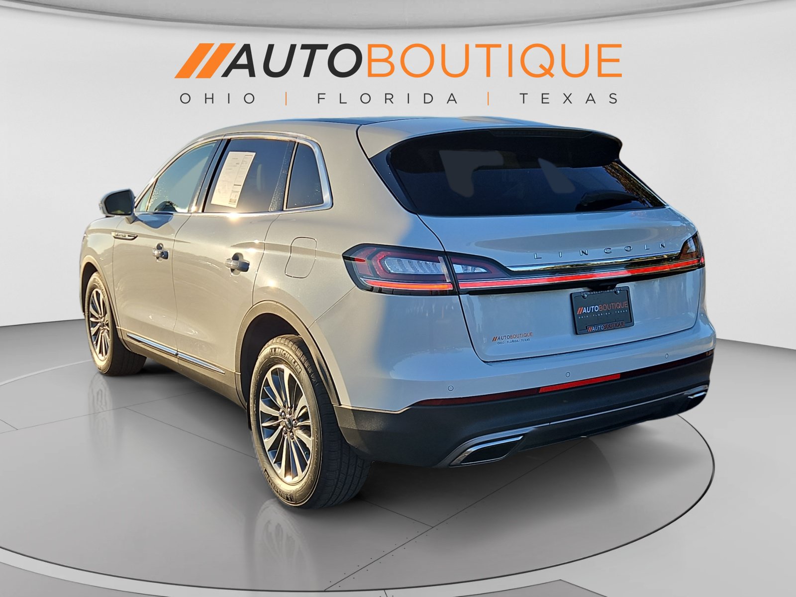 Used 2021 Lincoln Nautilus Reserve AWD/4WD image 3