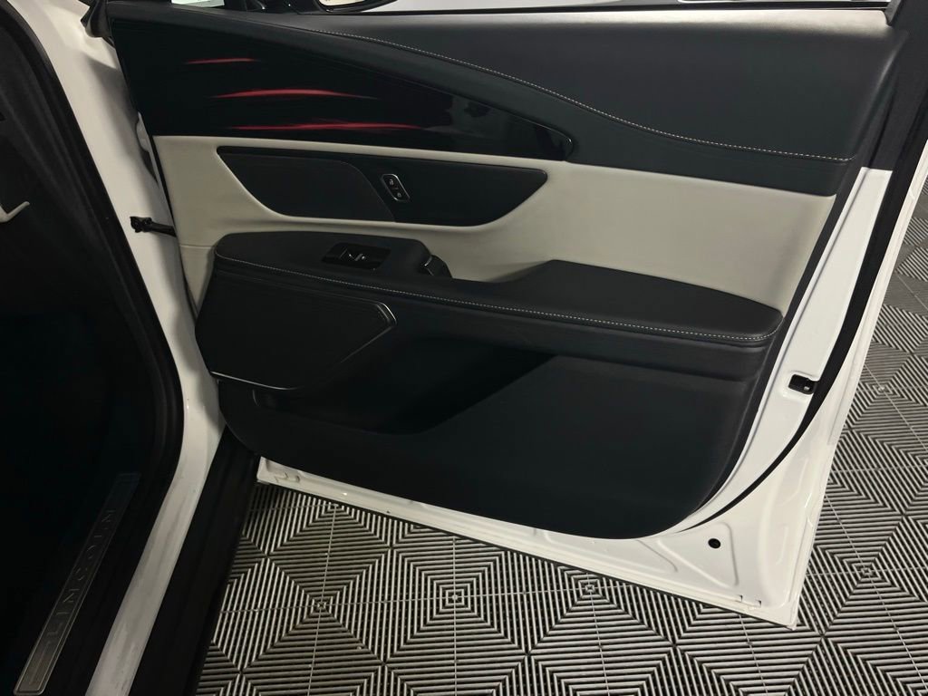 Used 2024 Lincoln Nautilus Reserve AWD/4WD image 33