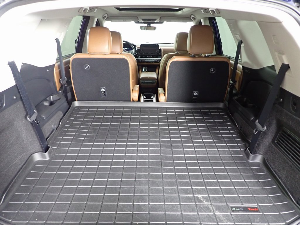 Used 2024 Nissan Pathfinder Platinum image 16