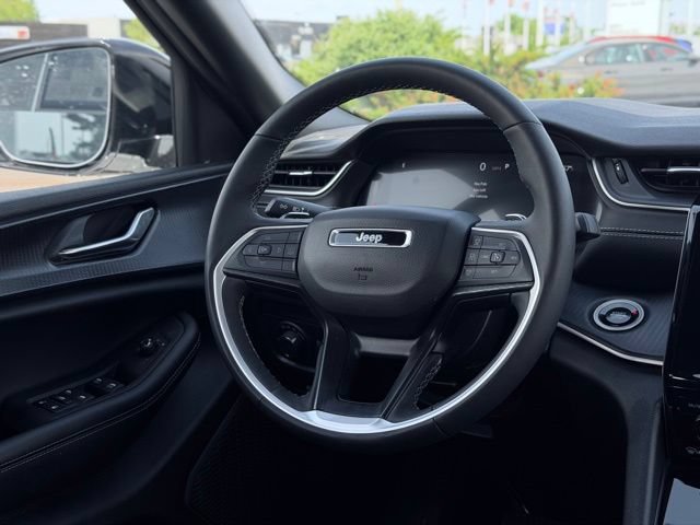 Used 2025 Jeep Grand Cherokee Altitude AWD/4WD image 24