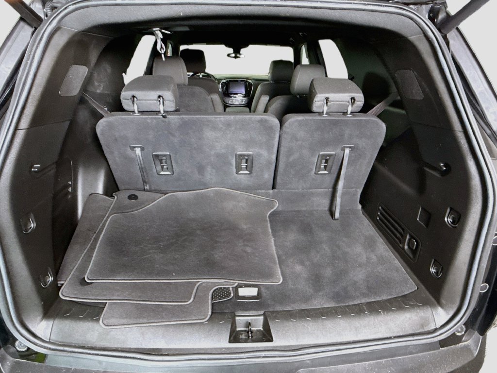 Used 2023 Chevrolet Traverse LT FWD image 28