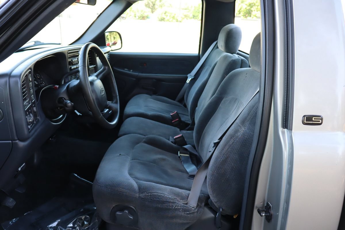 Used 1999 Chevrolet Silverado 2500 LS w/ Firm Ride Suspension Pkg AWD/4WD image 17