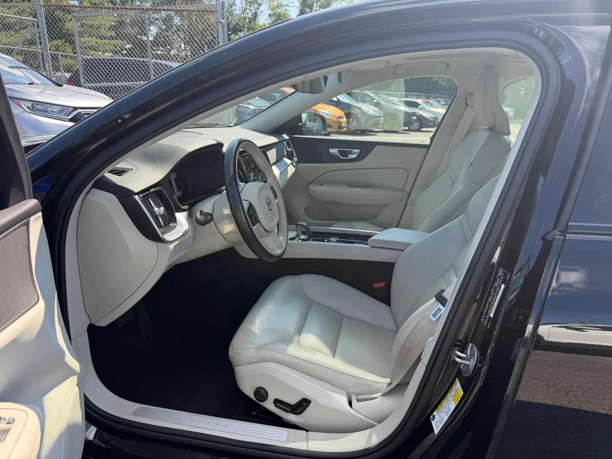 Used 2023 Volvo S60 B5 Plus AWD/4WD image 22