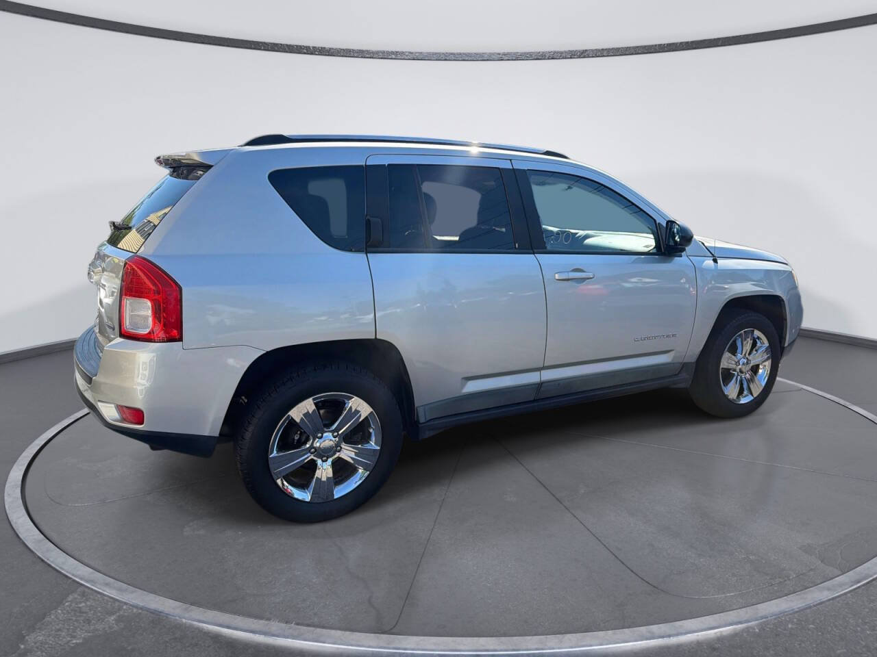 Used 2011 Jeep Compass Latitude AWD/4WD image 4