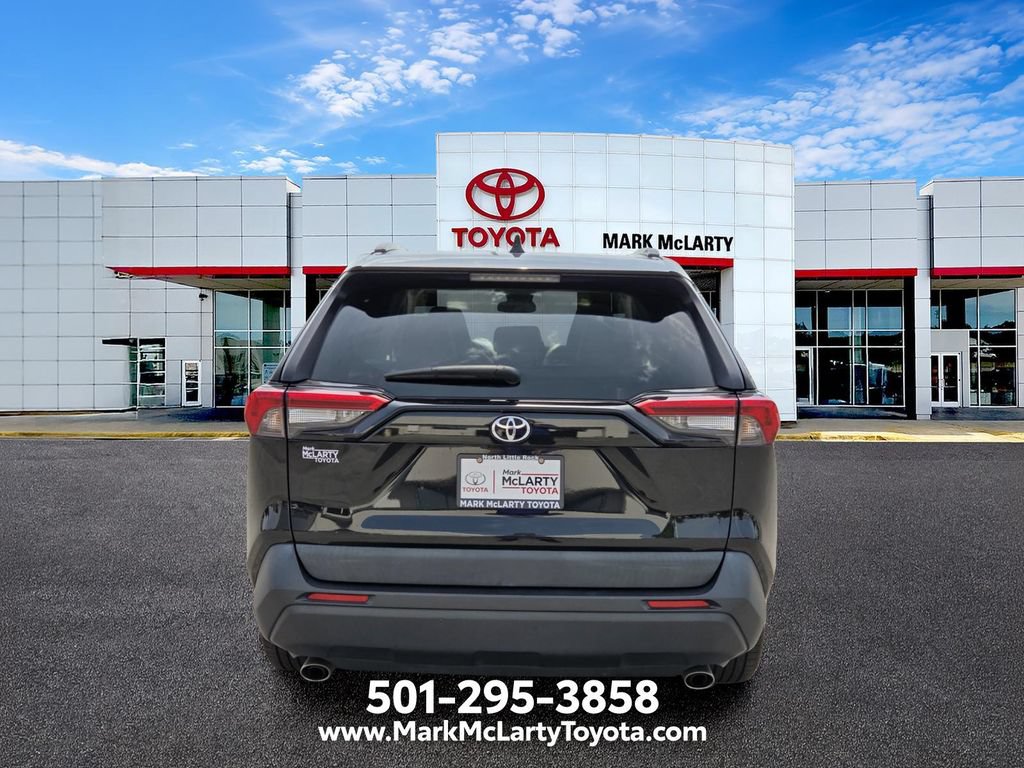 Used 2021 Toyota RAV4 XLE Premium FWD image 4
