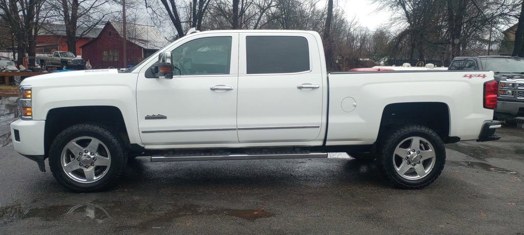 Used 2015 Chevrolet Silverado 2500 High Country w/ Duramax Plus Package image 4