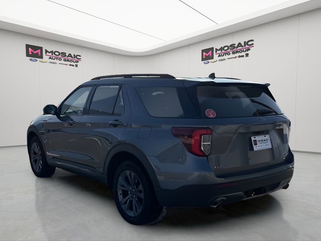 Used 2023 Ford Explorer XLT w/ Equipment Group 202A image 7