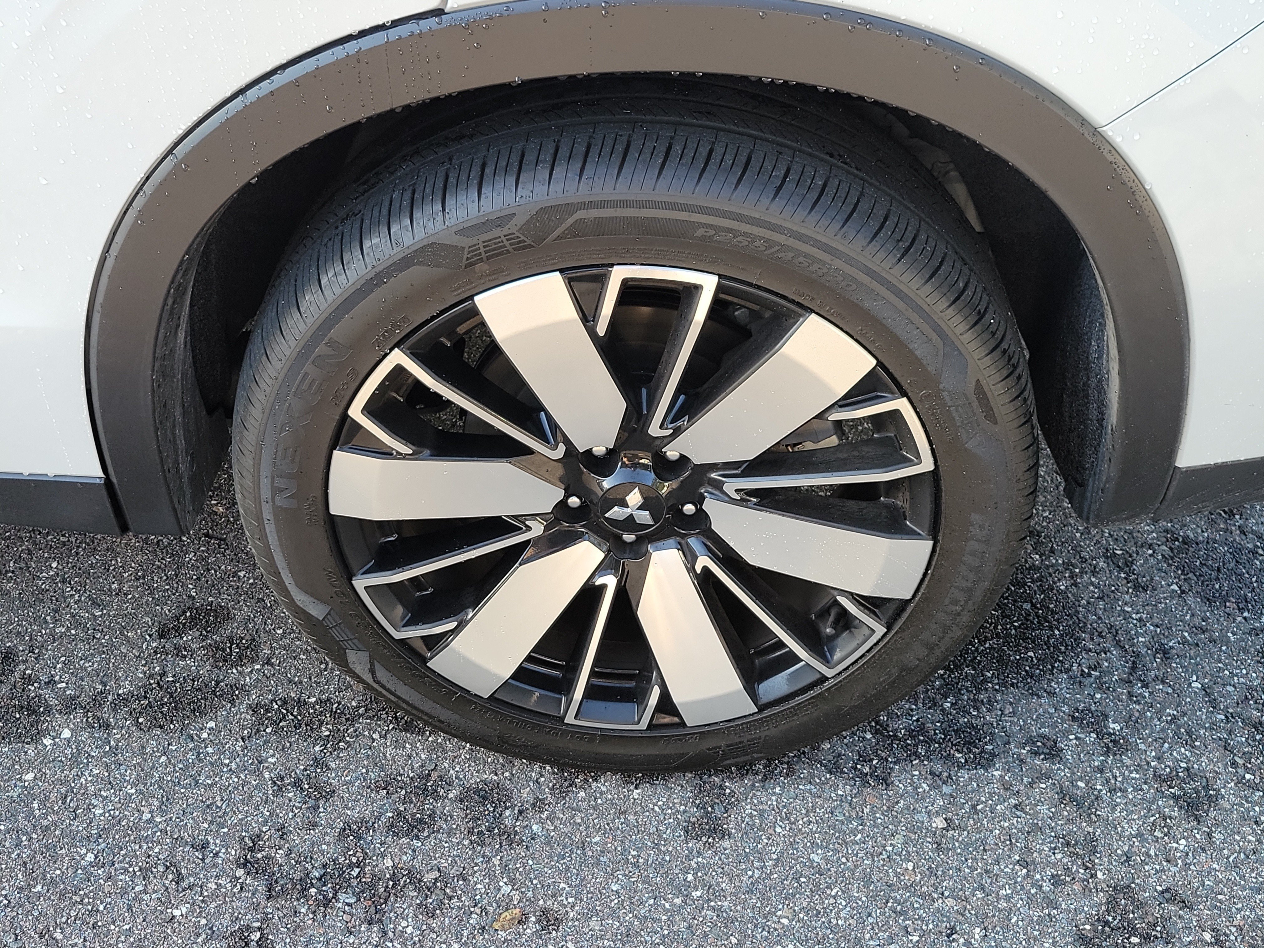 Used 2025 Mitsubishi Outlander SE FWD image 40