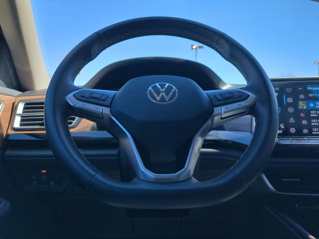 Used 2025 Volkswagen Atlas SE image 22