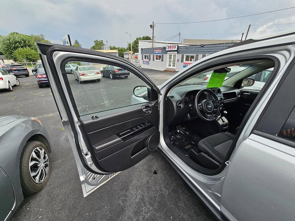 Used 2013 Jeep Compass Sport AWD/4WD image 4