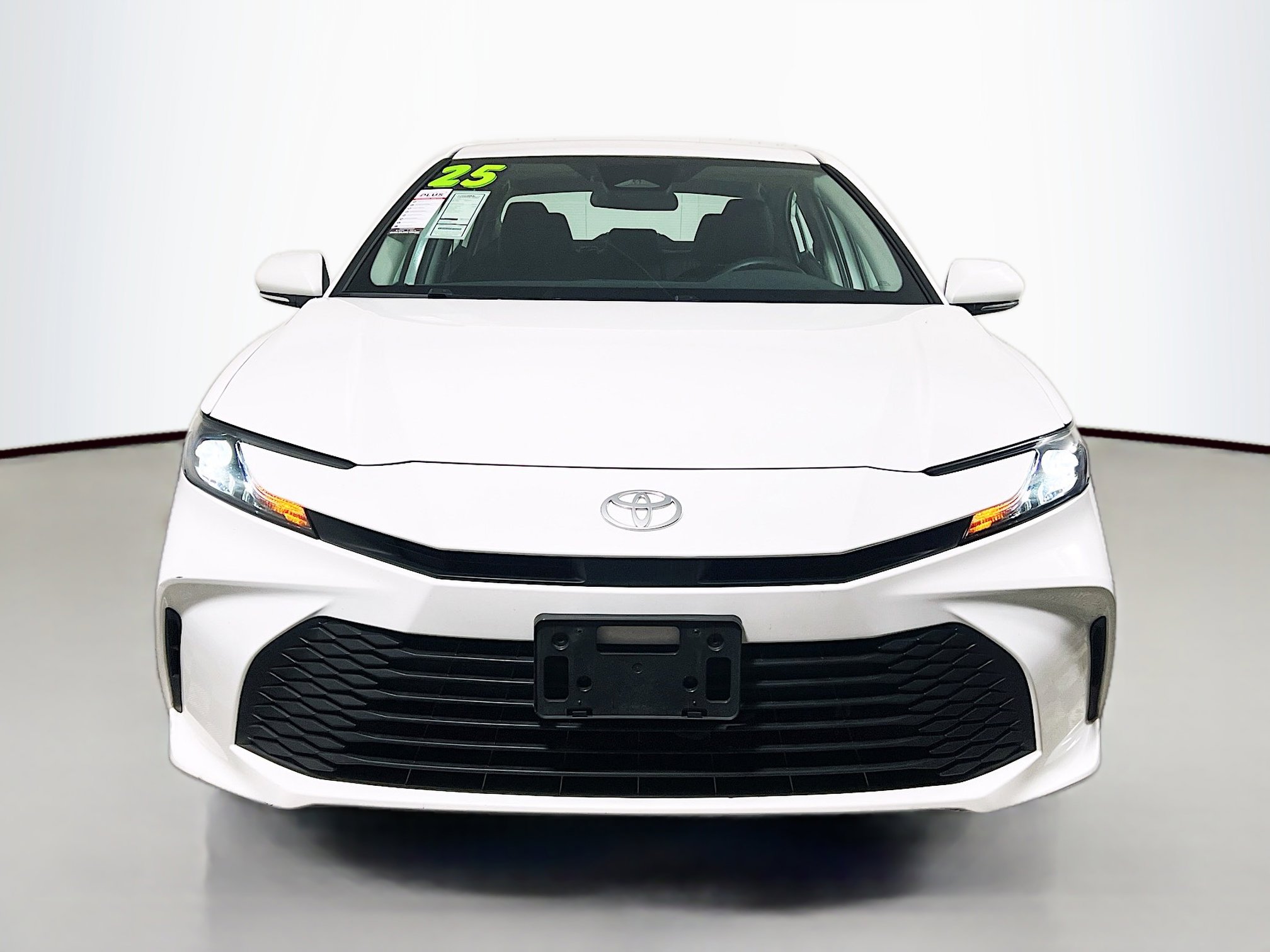 Used 2025 Toyota Camry LE image 11
