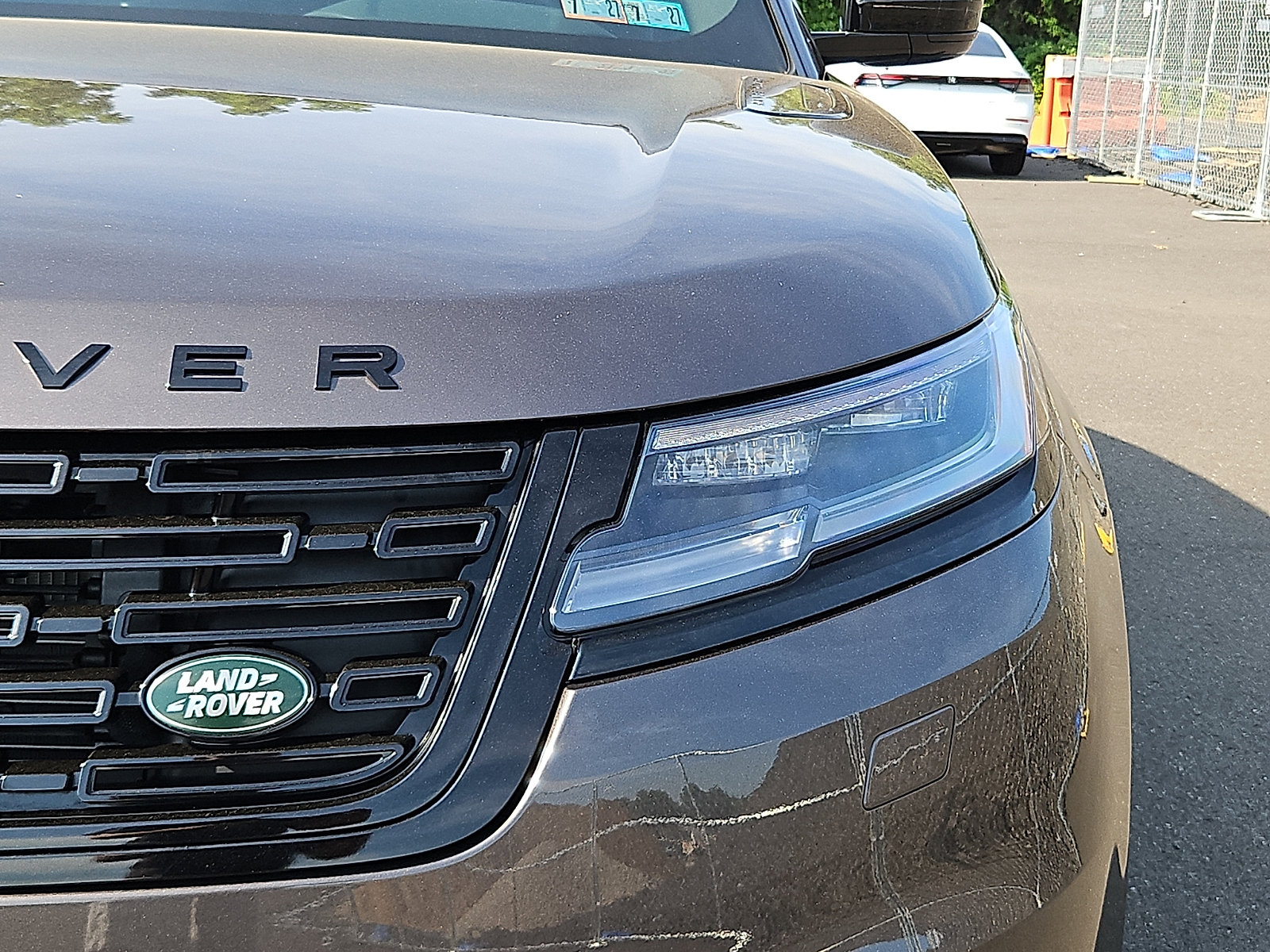 Used 2025 Land Rover Range Rover Velar Dynamic SE AWD/4WD image 9