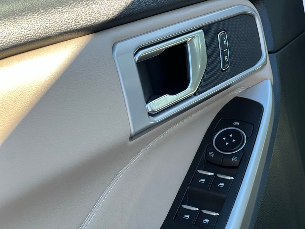 Used 2022 Ford Explorer XLT w/ Equipment Group 202A image 32