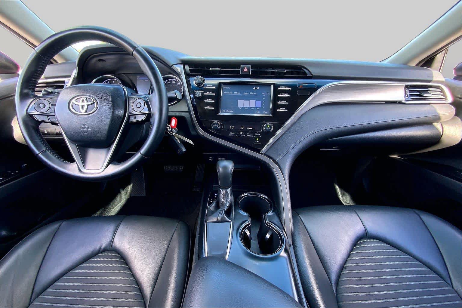 Used 2018 Toyota Camry SE w/ Moonroof Package FWD image 15