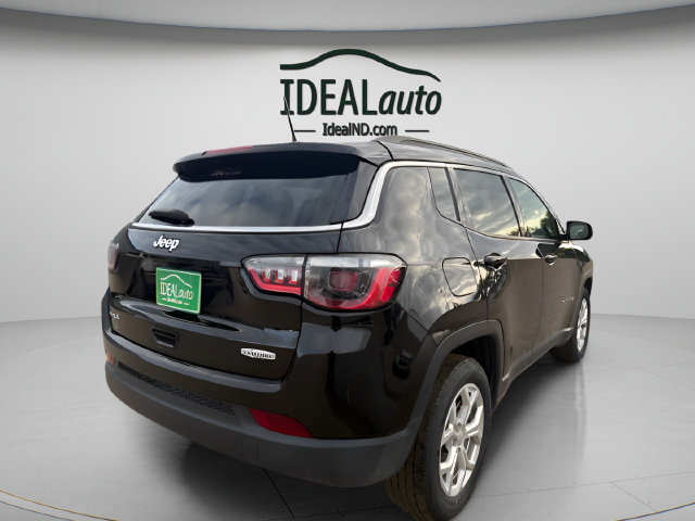 Used 2024 Jeep Compass Latitude AWD/4WD image 3