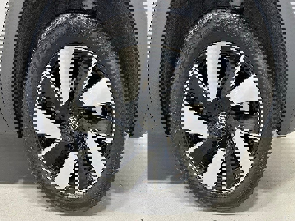 Used 2025 Volkswagen Atlas Cross Sport SE image 63