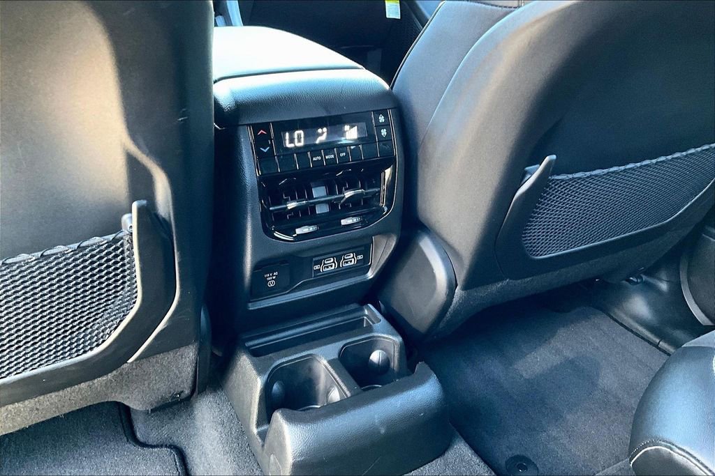 Used 2024 Jeep Grand Cherokee L Altitude image 34
