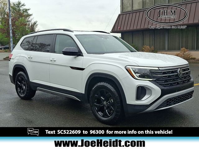 Certified 2025 Volkswagen Atlas Peak Edition SE AWD/4WD image 1