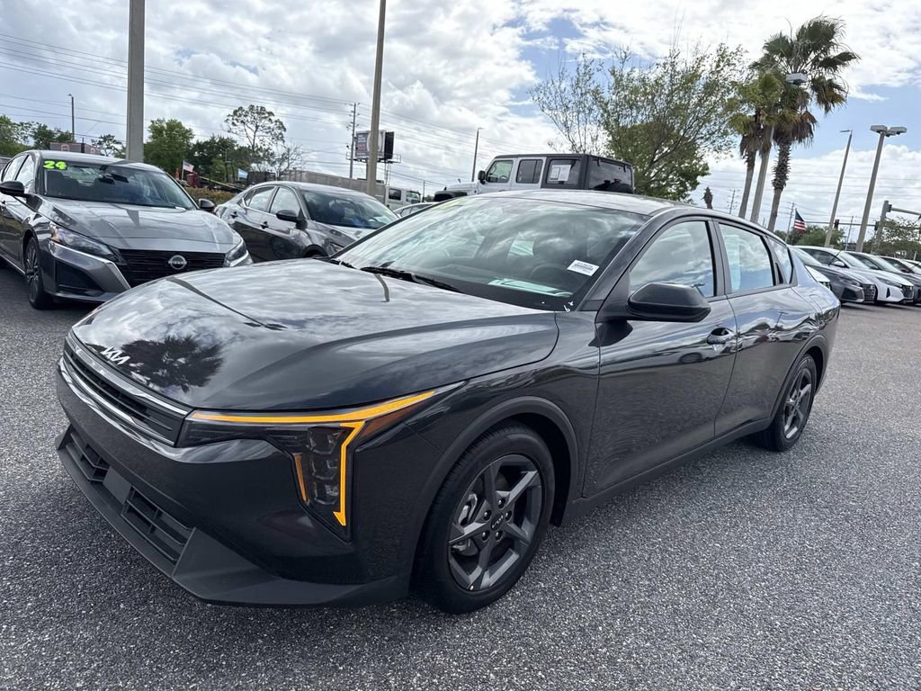 Used 2025 Kia K4 LXS image 8