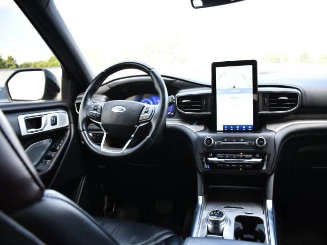 Used 2020 Ford Explorer Platinum w/ Premium Technology Package AWD/4WD image 22