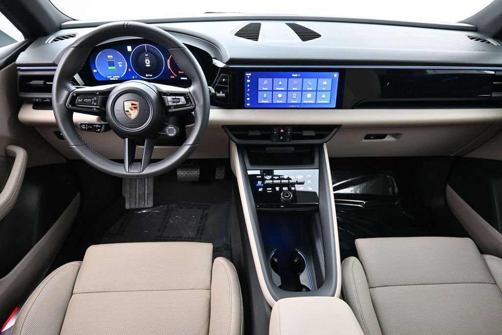 Certified 2025 Porsche Macan Electric RWD image 6