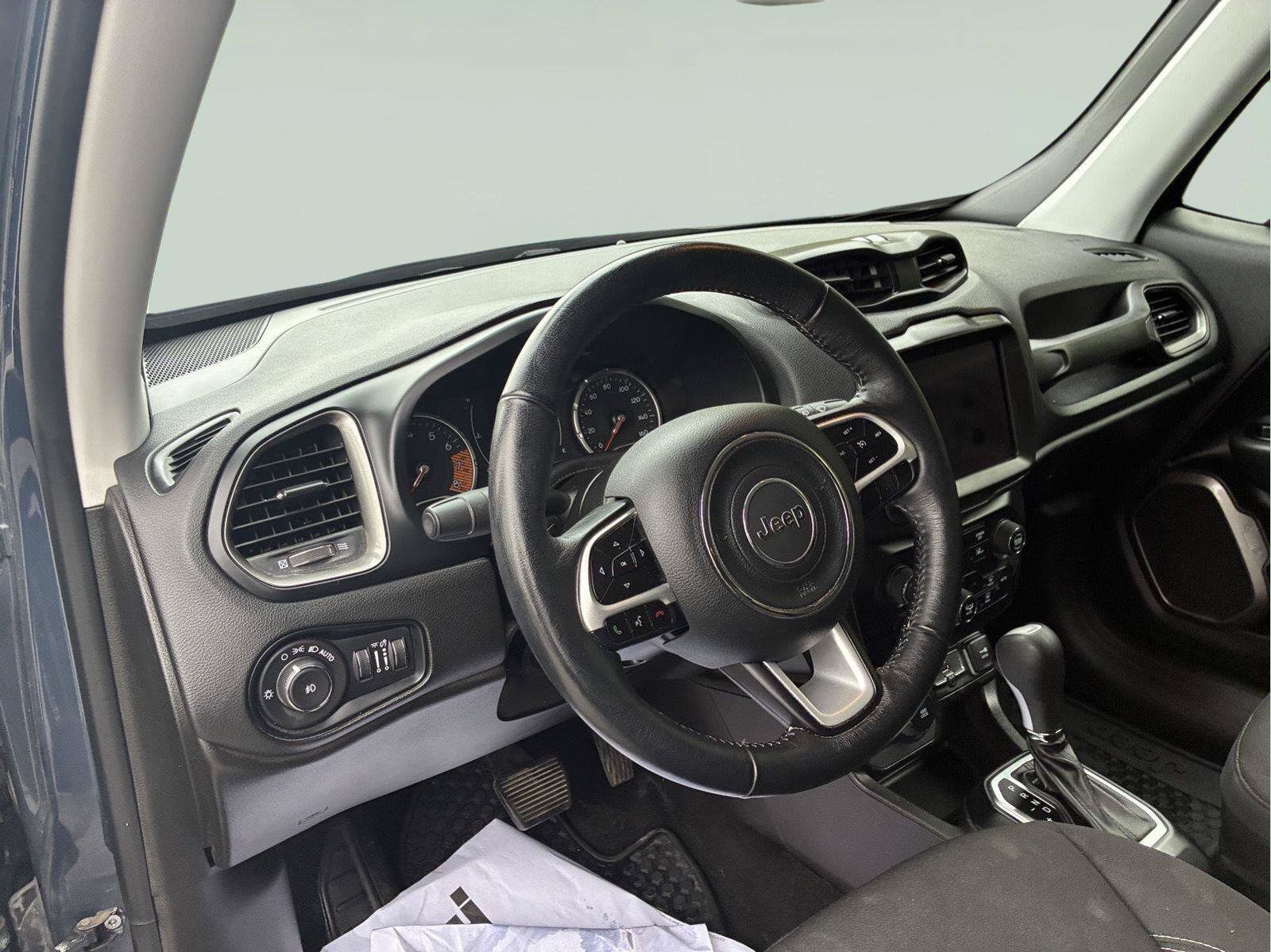 Used 2023 Jeep Renegade Latitude w/ Premium Group AWD/4WD image 15