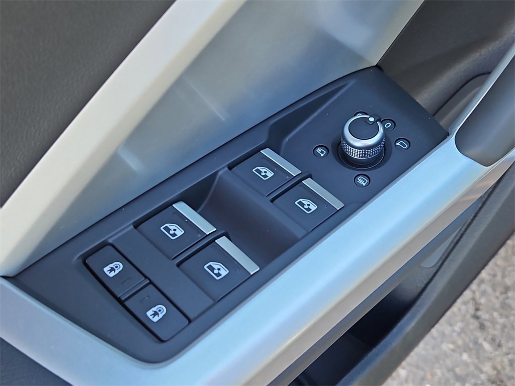 New 2025 Audi Q3 2.0T Premium image 17