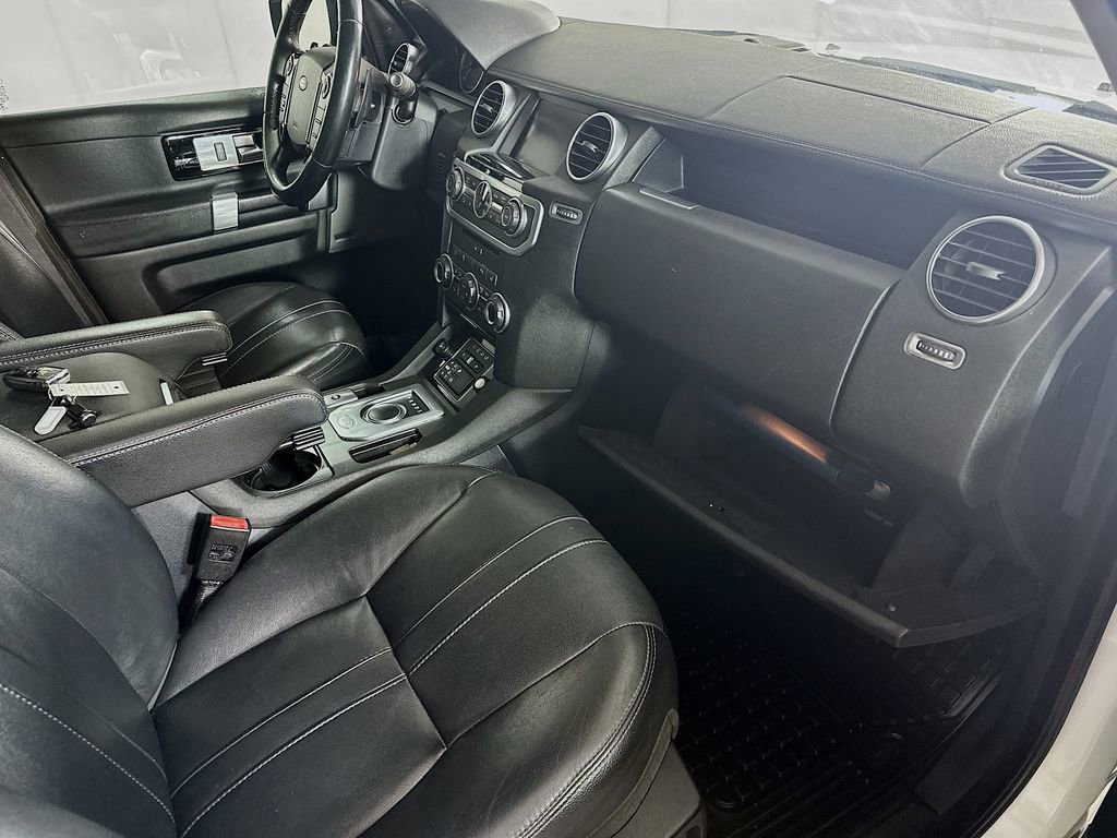 Used 2016 Land Rover LR4 HSE image 30