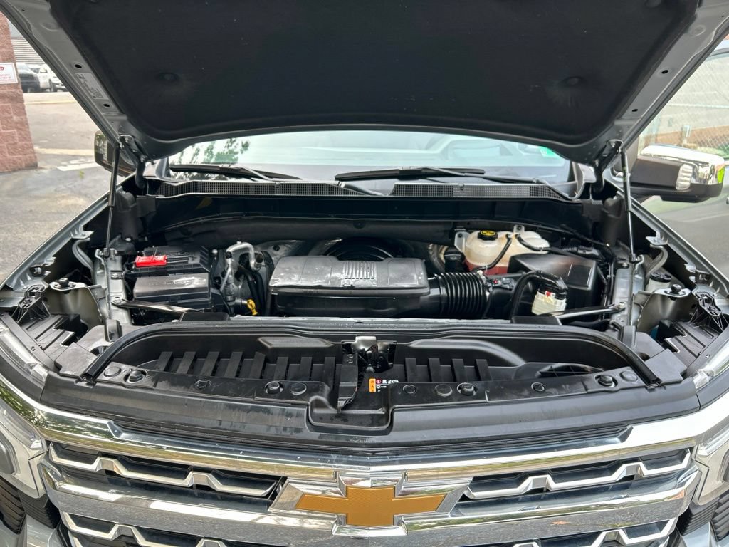 Used 2023 Chevrolet Silverado 1500 LTZ w/ Technology Package AWD/4WD image 10