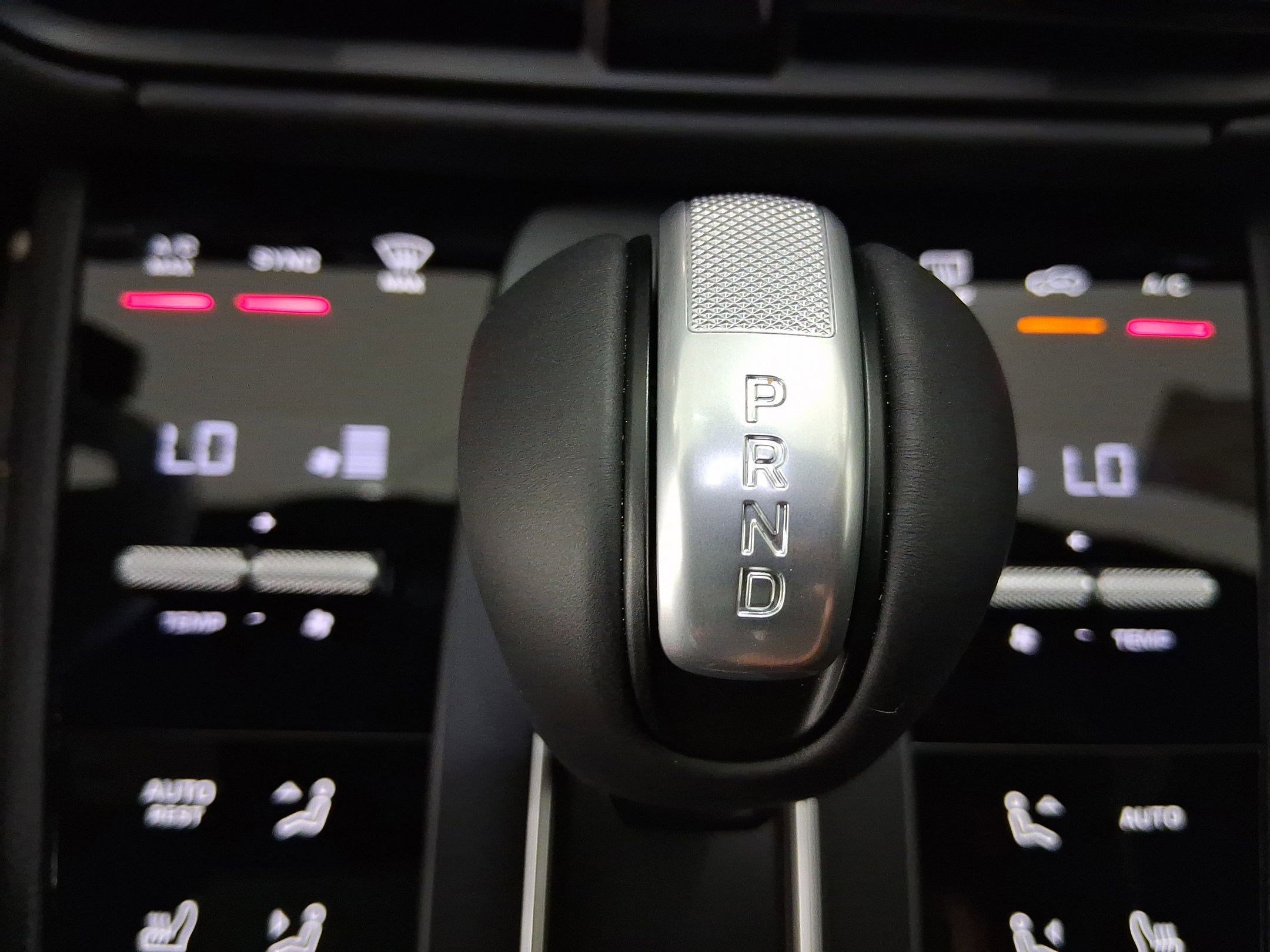 Used 2025 Porsche Macan image 27