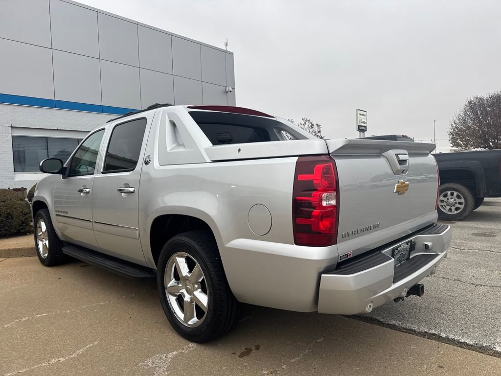 Used 2013 Chevrolet Avalanche LTZ image 5