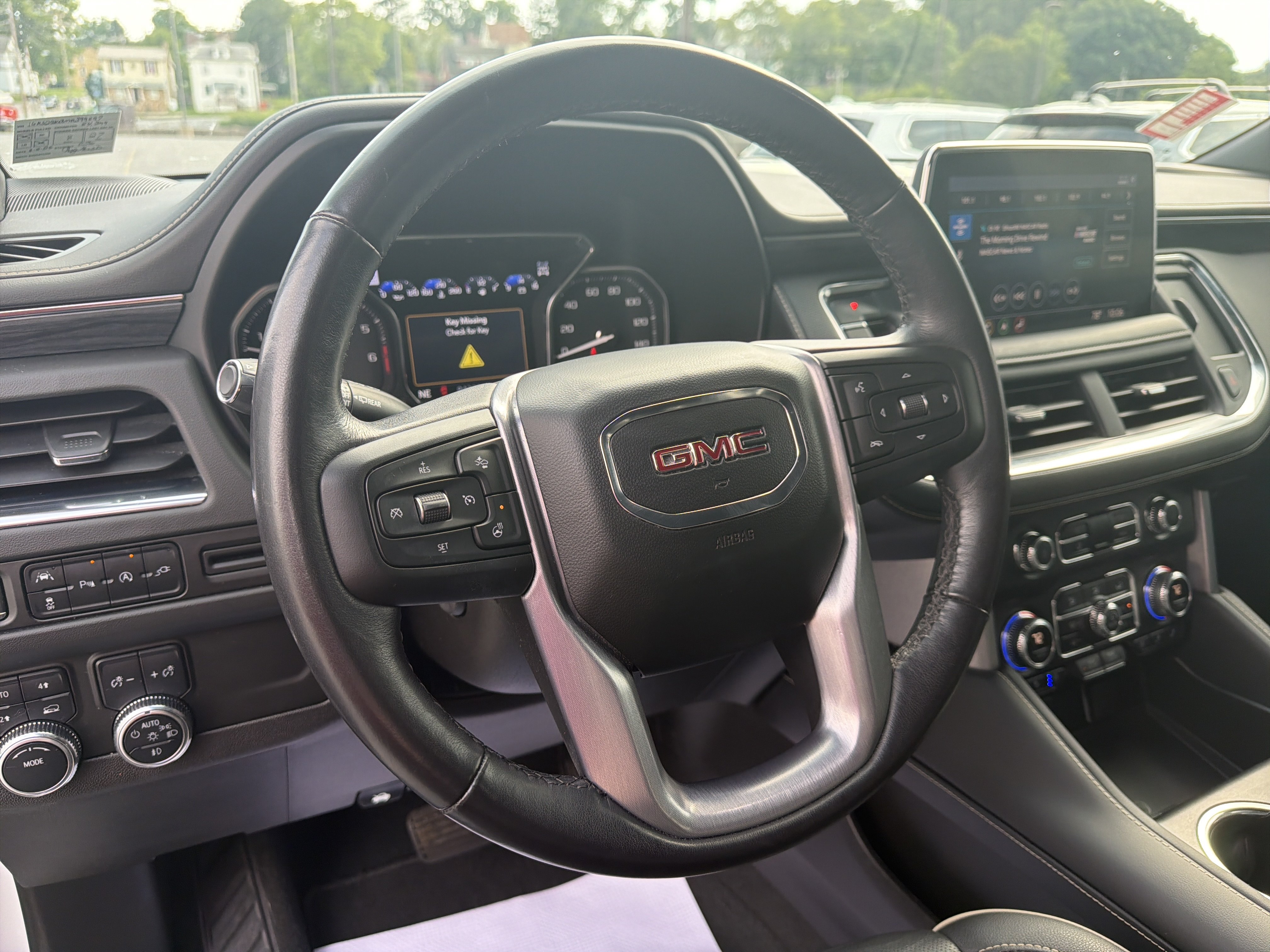 Used 2021 GMC Yukon SLT w/ SLT Premium Package AWD/4WD image 25