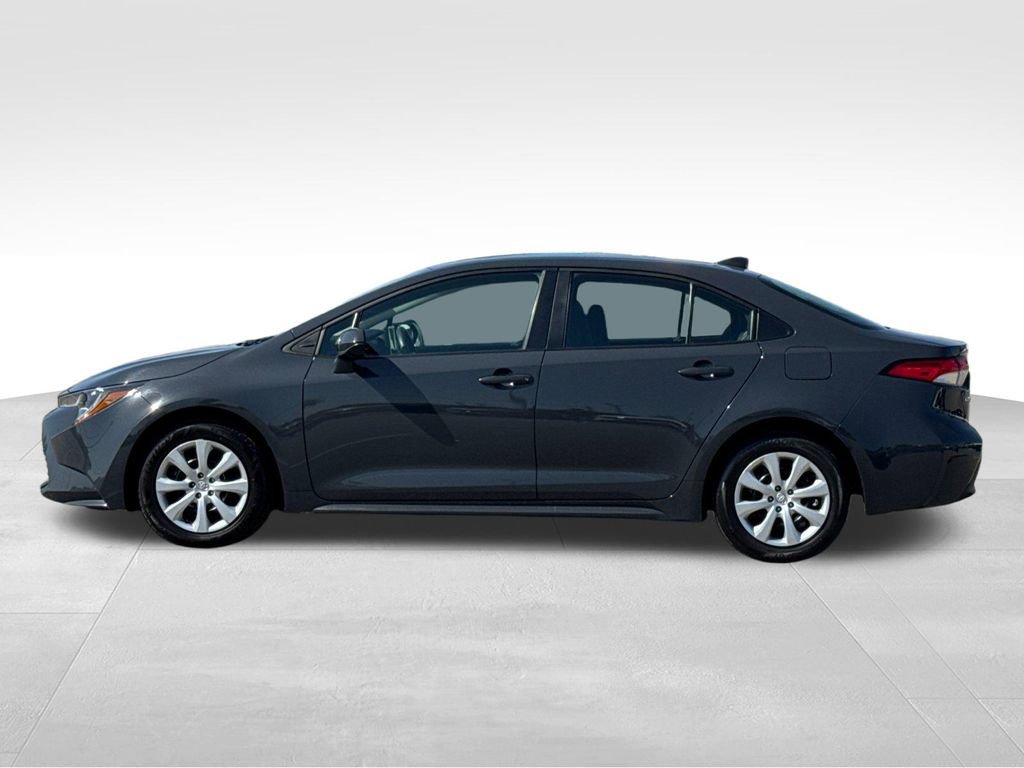 Used 2024 Toyota Corolla LE FWD image 2