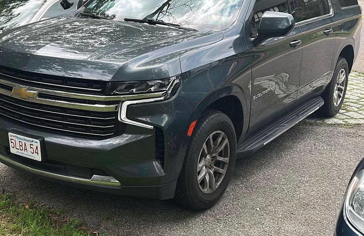 Used 2021 Chevrolet Suburban LT image 4
