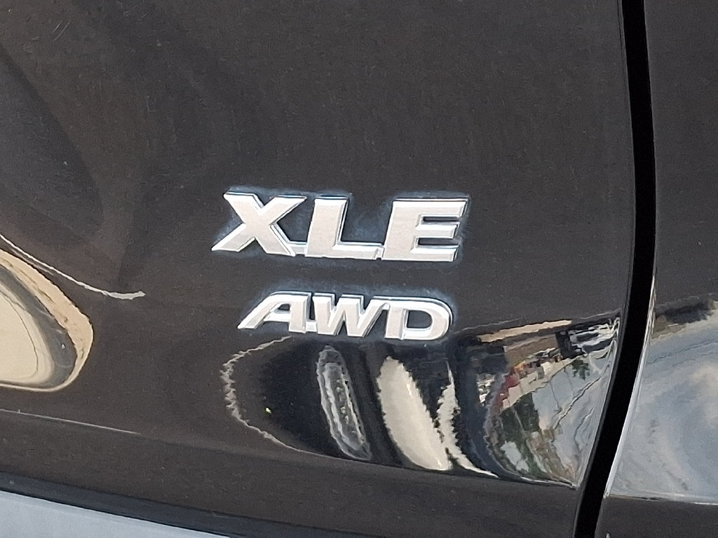 Used 2024 Toyota RAV4 XLE AWD/4WD image 31