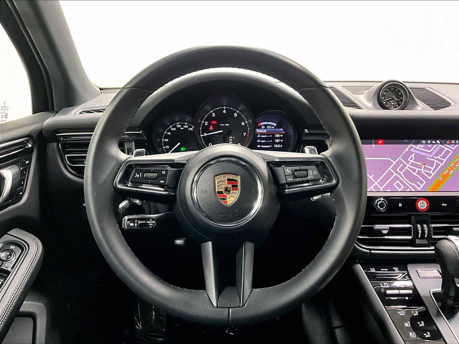 Used 2025 Porsche Macan w/ Premium Package Plus image 18