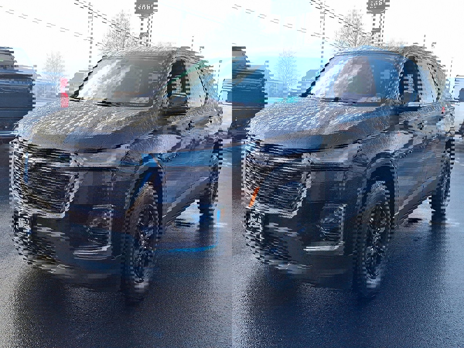 Used 2023 Chevrolet Traverse LT w/ Midnight/Sport Edition image 3