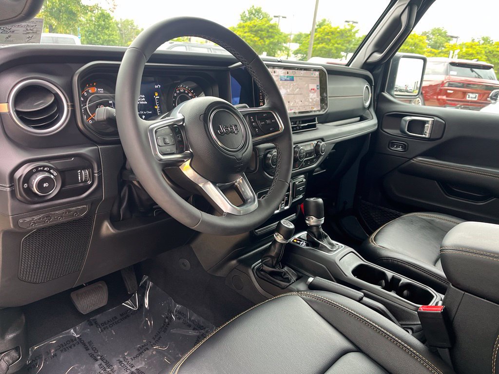 Used 2026 Jeep Wrangler Unlimited Sahara AWD/4WD image 25