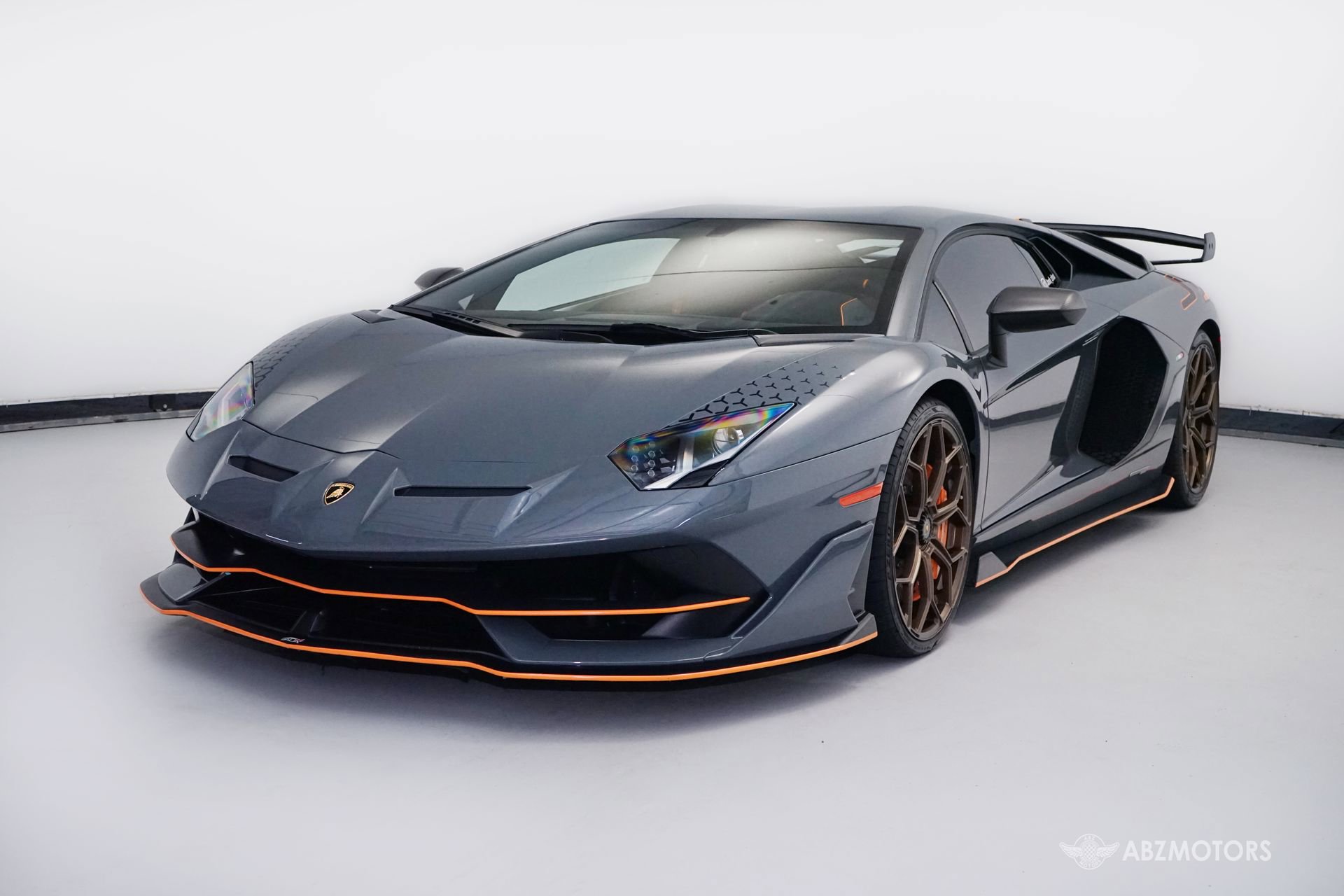 Used 2019 Lamborghini Aventador SVJ AWD/4WD image 2