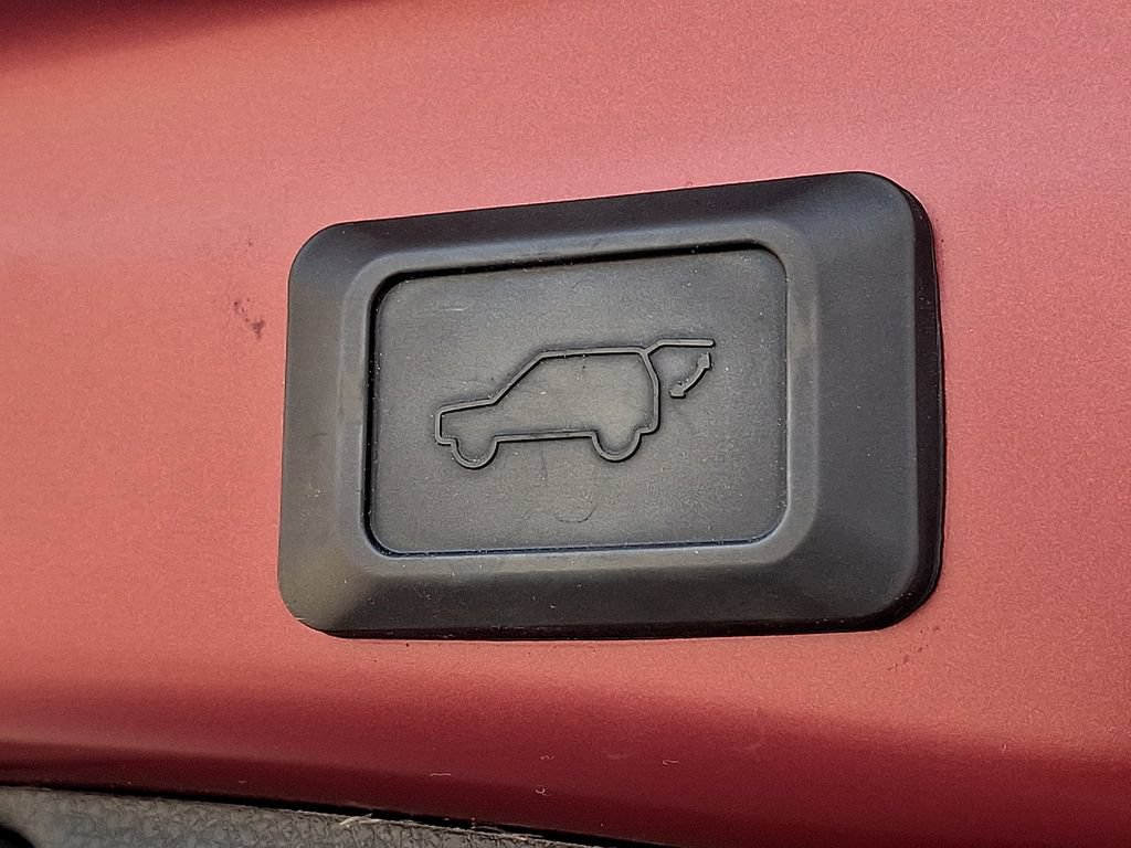 Used 2021 Toyota RAV4 XLE w/ Convenience Package FWD image 28