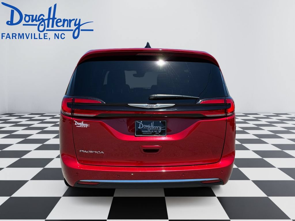 Used 2025 Chrysler Pacifica Select FWD image 4