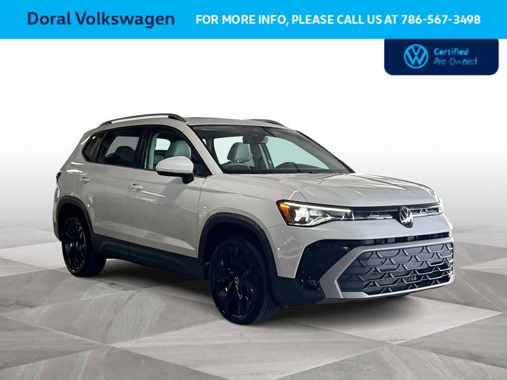 Used 2025 Volkswagen Taos SE FWD image 2