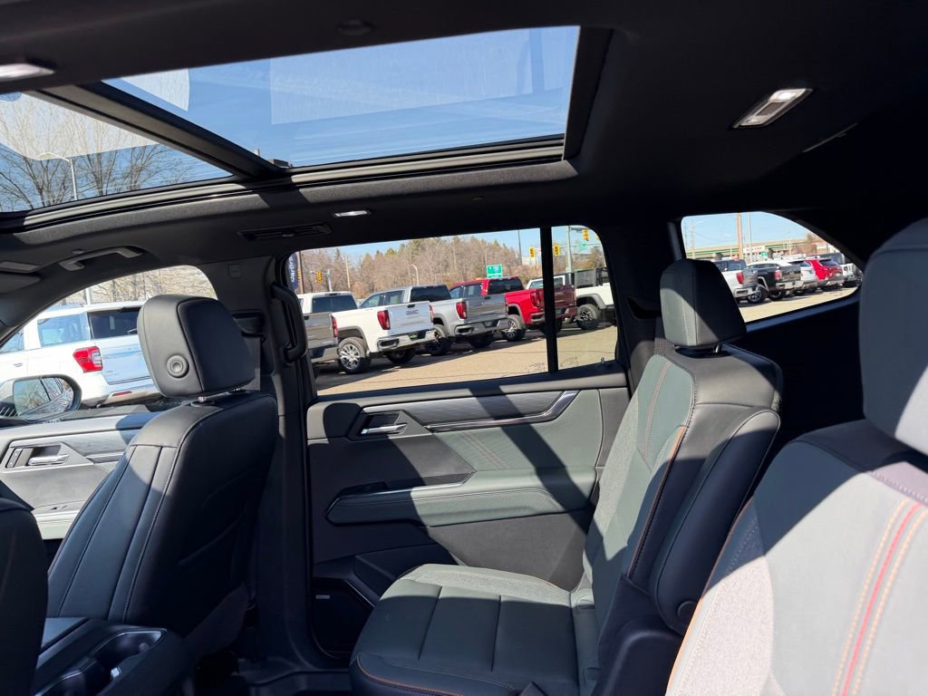 Used 2024 GMC Acadia AT4 w/ Luxury Package image 12