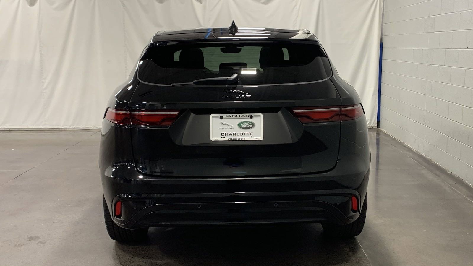 Used 2025 Jaguar F-PACE R-Dynamic S image 8
