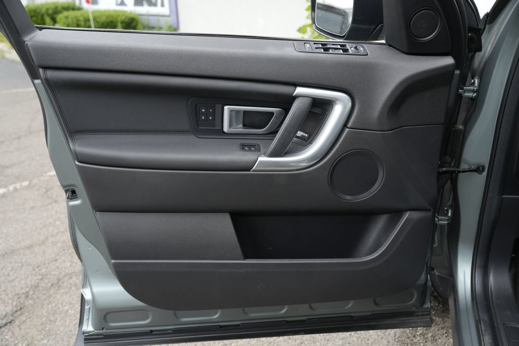 Used 2019 Land Rover Discovery Sport AWD/4WD image 19