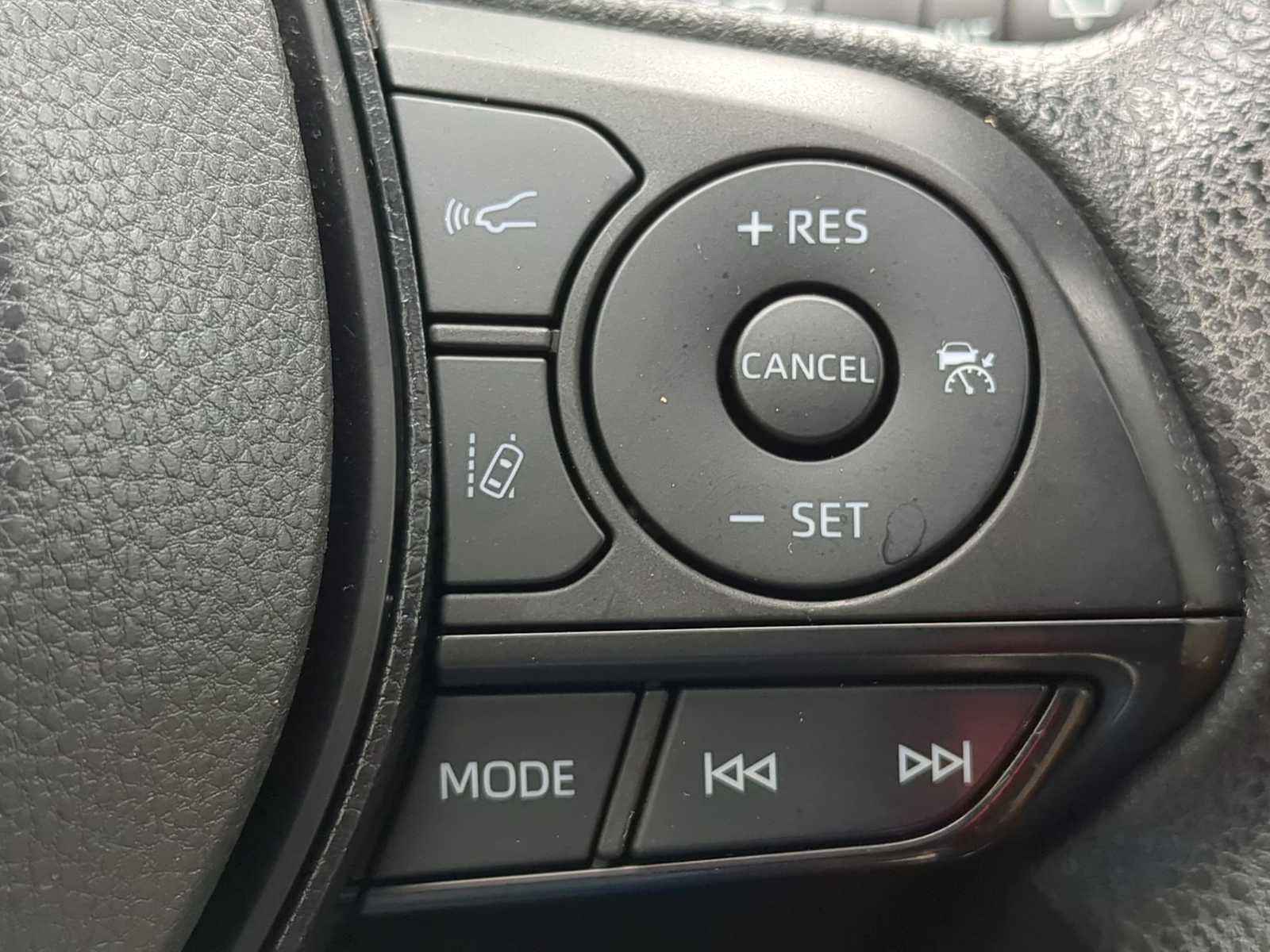 Used 2020 Toyota RAV4 XLE image 27