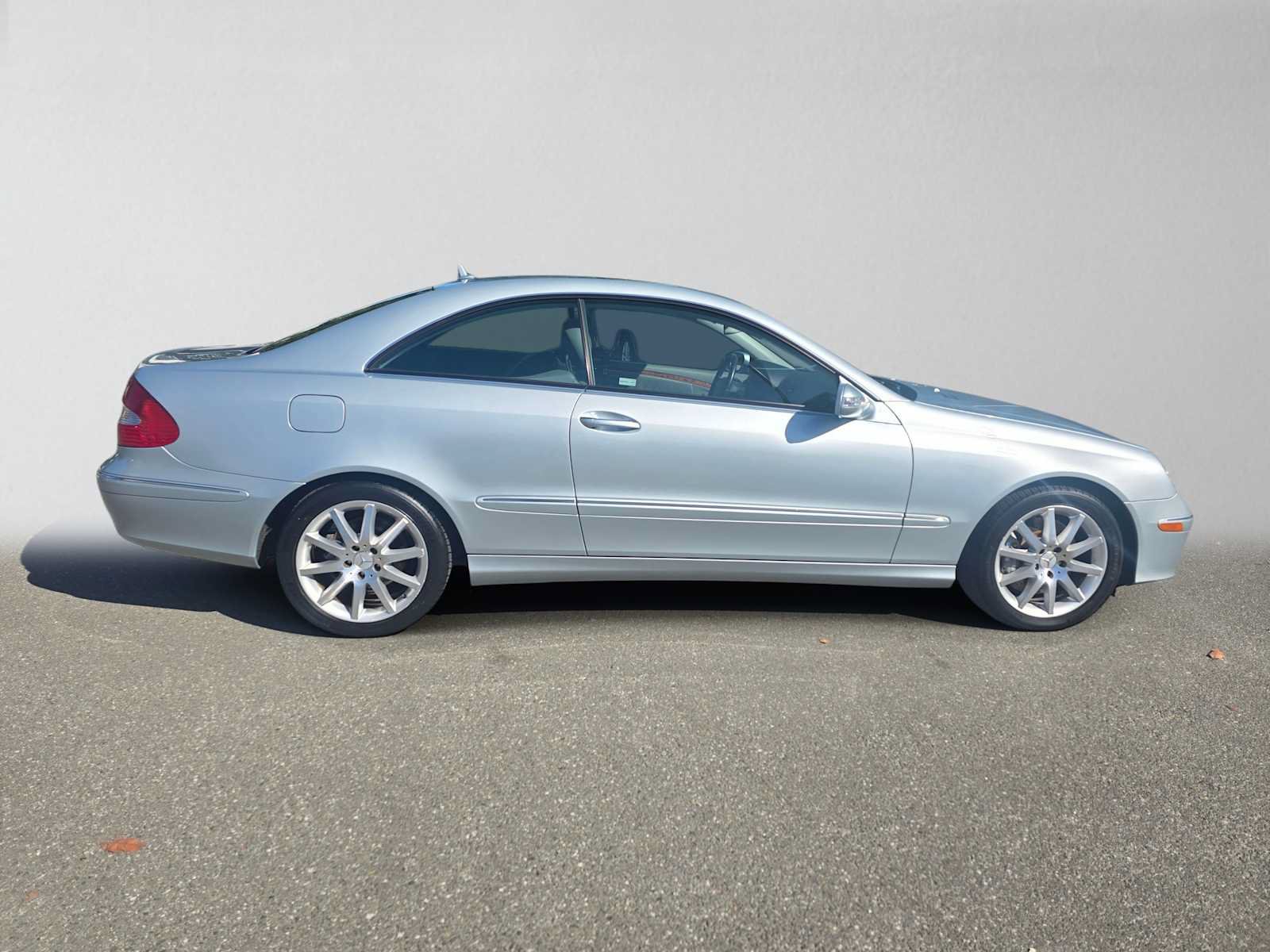 Used 2007 Mercedes-Benz CLK 350 Coupe image 2