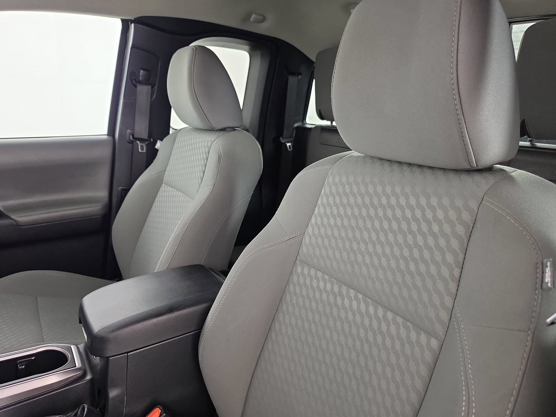 Used 2022 Toyota Tacoma SR5 w/ SR5 Appearance Package (SM) RWD image 14