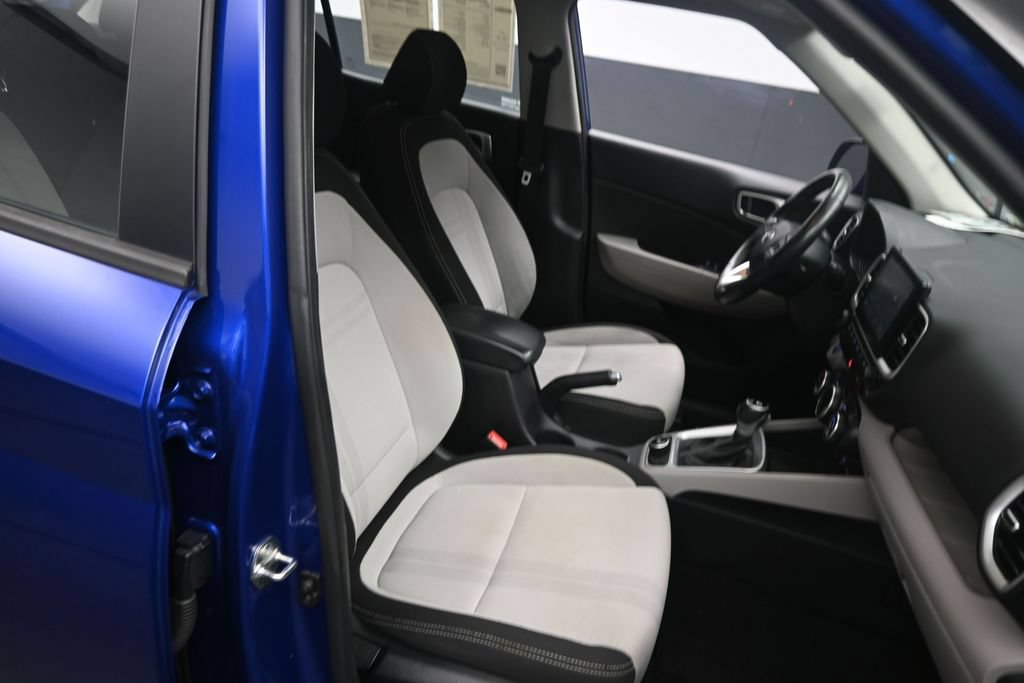 Used 2024 Hyundai Venue SEL FWD image 29